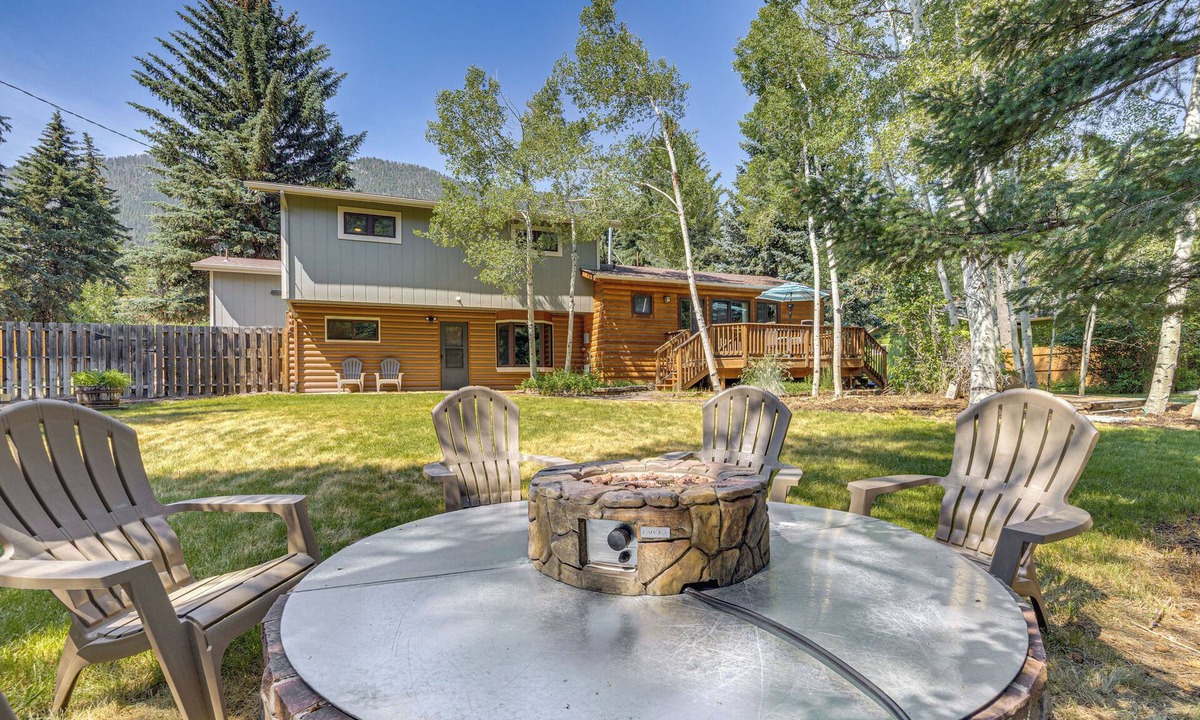 Cascade-Chipita Park House | 1 Mi to Pikes Peak! Creekside Family Hideaway