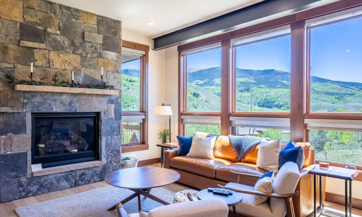 Silverthorne House | 10 Bed`s | Resort Amenities | Deck + Patio w/Mountain Views