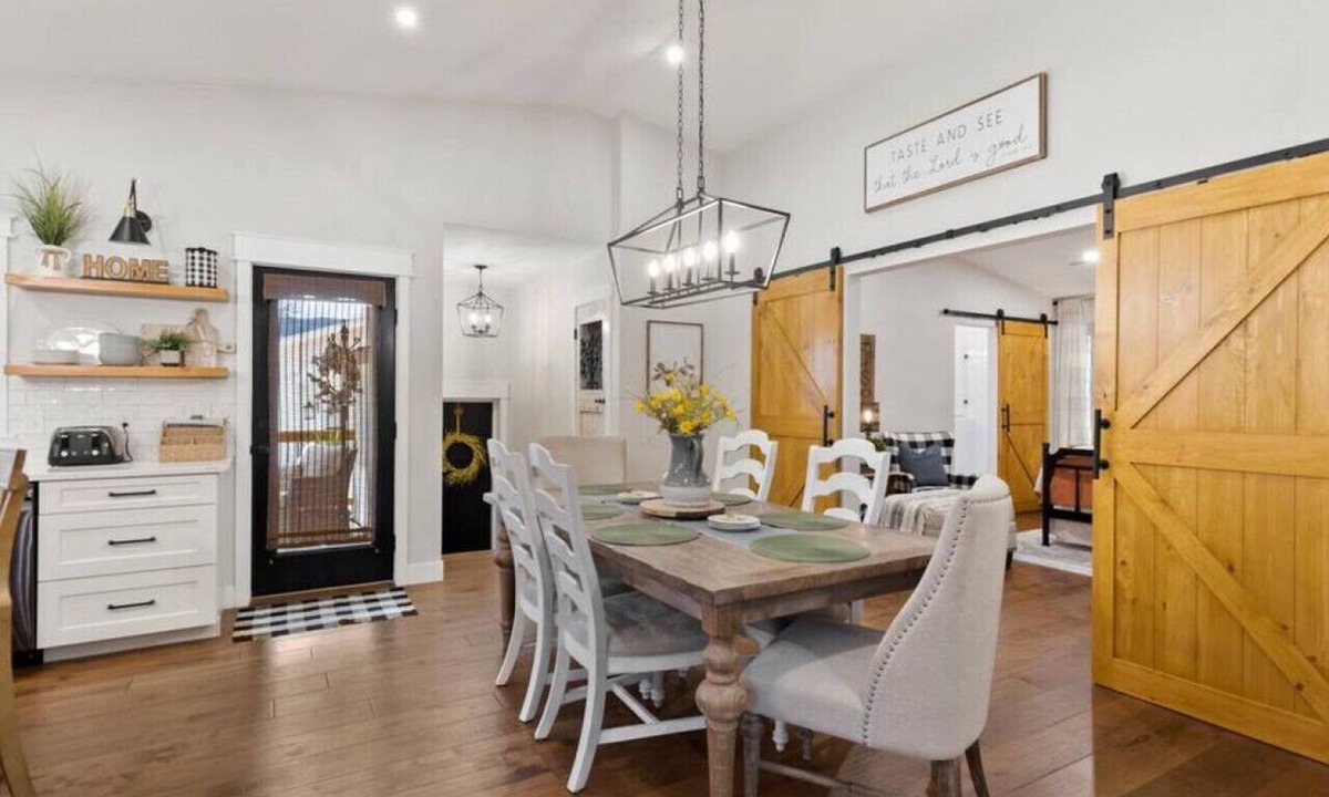 Monument Cottage | 123 Washington · Charming Modern Farmhouse Style Home in Downtown Monument
