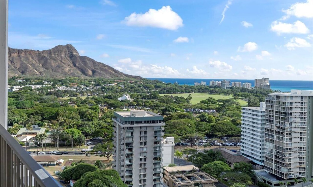 Waikiki Condo | 1Bd Condo Diamond head & Ocean view Free Parking Free Amenities Walk to Beach