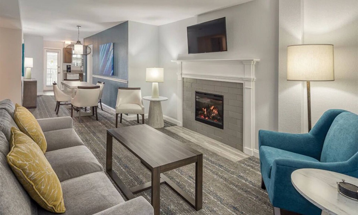 Historic Hill Condo | 2 Bedroom Condo, Sleeps 6, Kitchen, Downtown Newport, at Wyndham Onshore Resort!