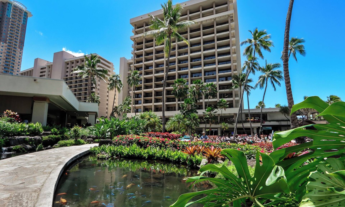 Waikiki Resort | 2 bedroom Oceanfront Lagoon Tower by Hilton Grand Vacations