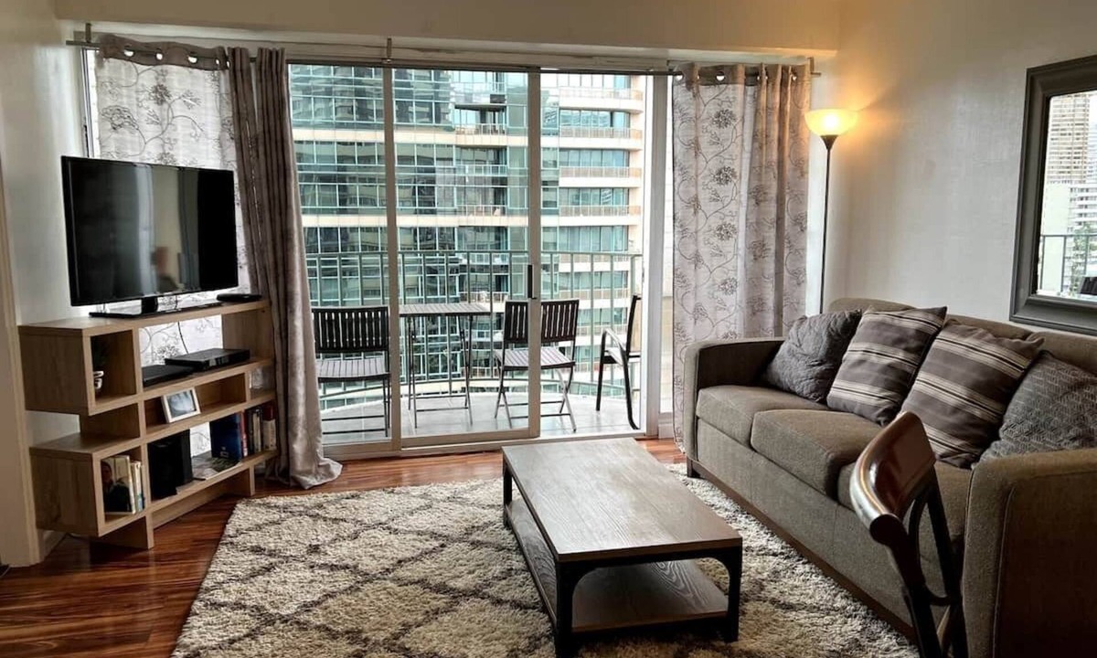 McCully - Moiliili Condo | 2 bedroom Waikiki condo/FREE parking/4beds
