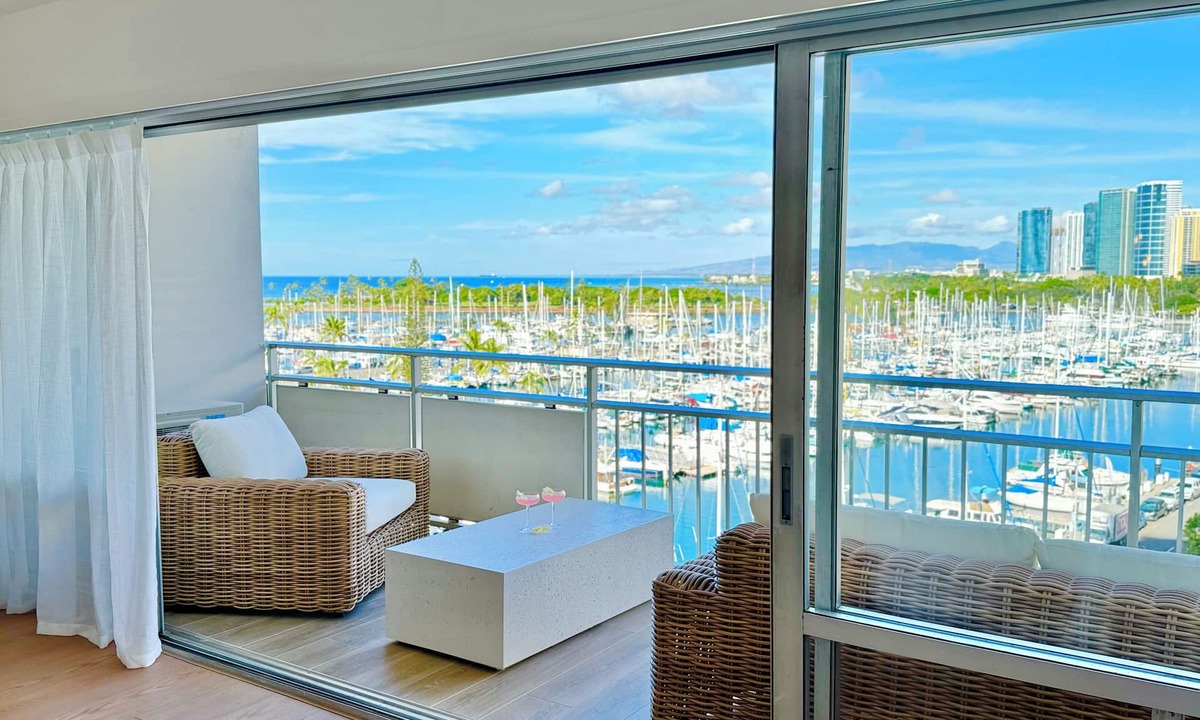 Waikiki Apartment | 2 Queen Beds Beachfront Home (Car Available)
