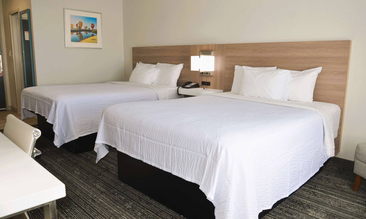 Foley Hotel | 2 Queen Beds Near Foley Railroad Museum - 1.6 miles | Free Parking & Breakfast