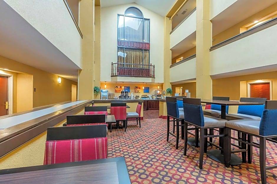 Jasper Hotel | 2-Star Hotel ∙ Comfort Inn & Suites Jasper Hwy 78 West