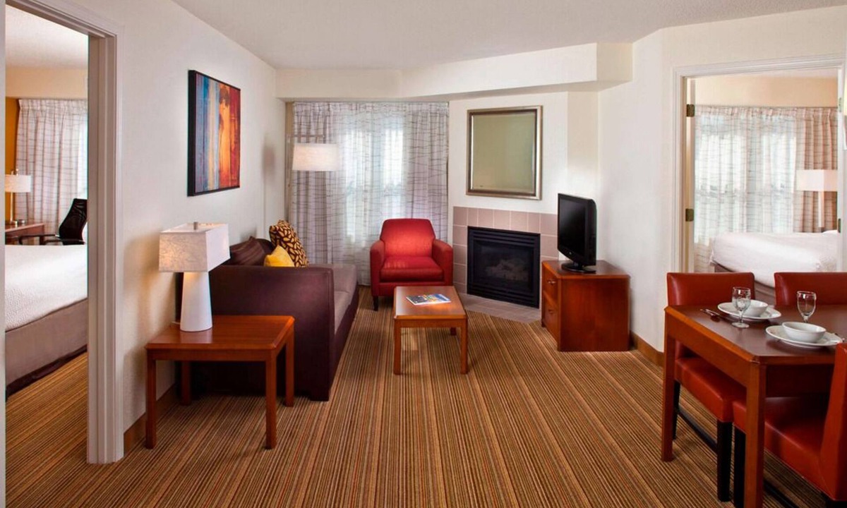 Homewood Hotel | 2 Suites Near Birmingham Zoo with Pool Access | Modern Stay in Homewood