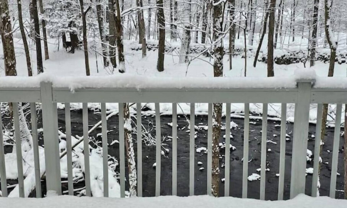 East Stroudsburg House | 30+ Day Stay-Creekside Home Available for Temporary & Corporate Housing-Pets