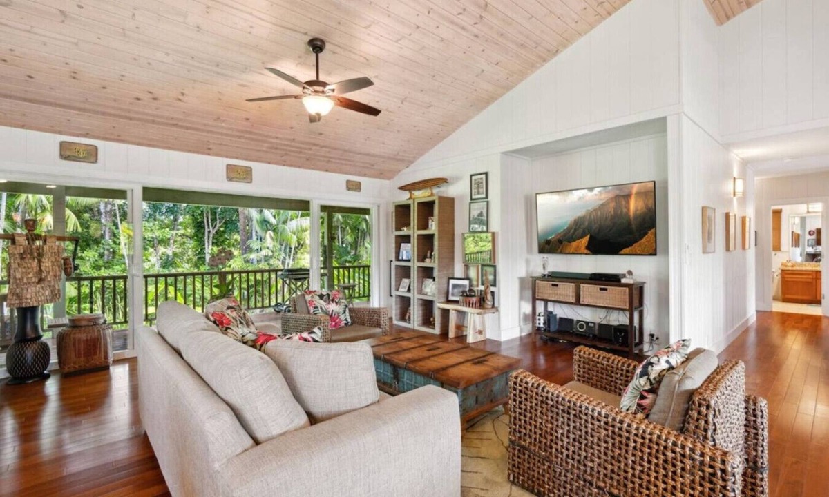 Hanalei House | 4 Bedroom A/C home in Hanalei. Walk to shops & the beach!