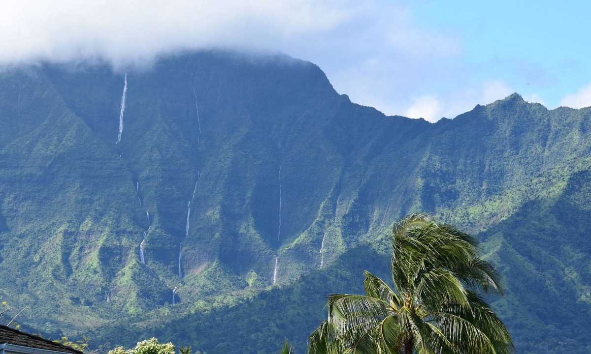 Princeville House | 5 Bedroom Retreat with Waterfall Views