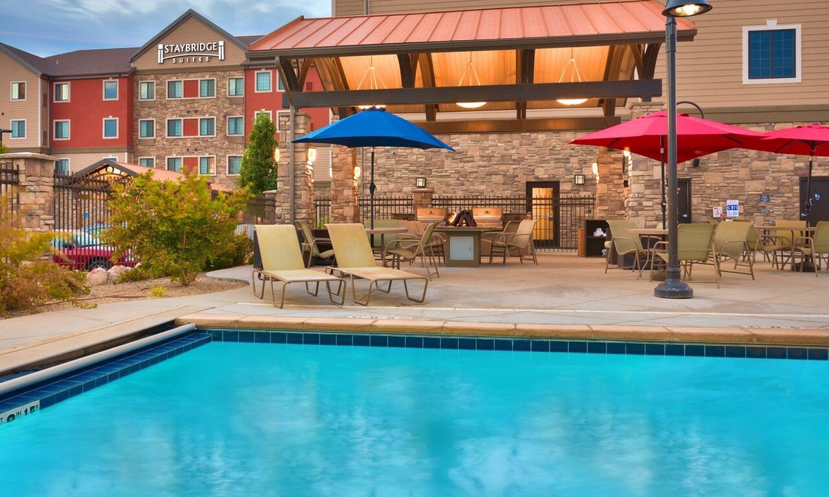Midvale Condo | Access to a Heated Pool & Hot Tub! Free Breakfast Buffet. 1 Bedroom Suite.