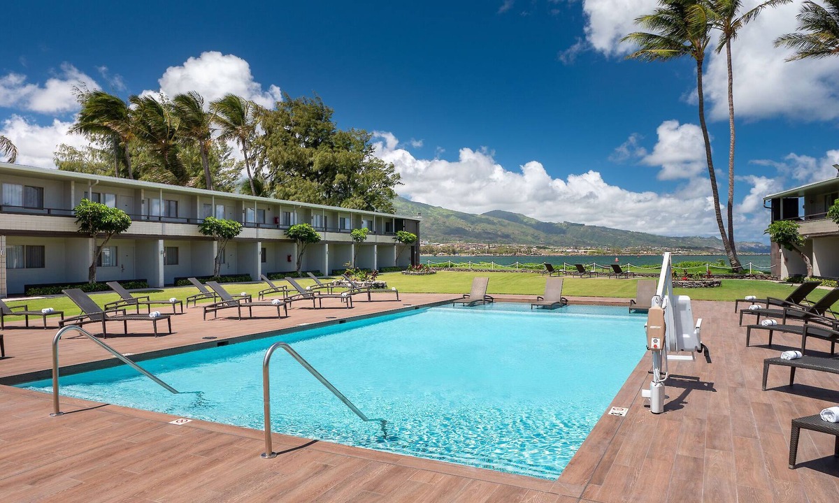 Kahului Hotel | Adventure Haven: Beachfront Property, Outdoor Pool, Pets are Welcome | 2 Units