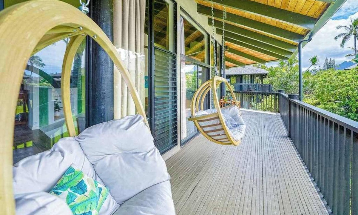 Princeville Condo | Airy Princeville Condo with Free WiFi, Deck & Pool Near Golf