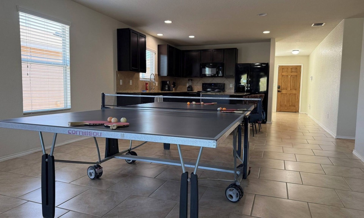 Wetmore House | All-King 3BR 2BA Invitation Oak Retreat with Ping Pong Fun