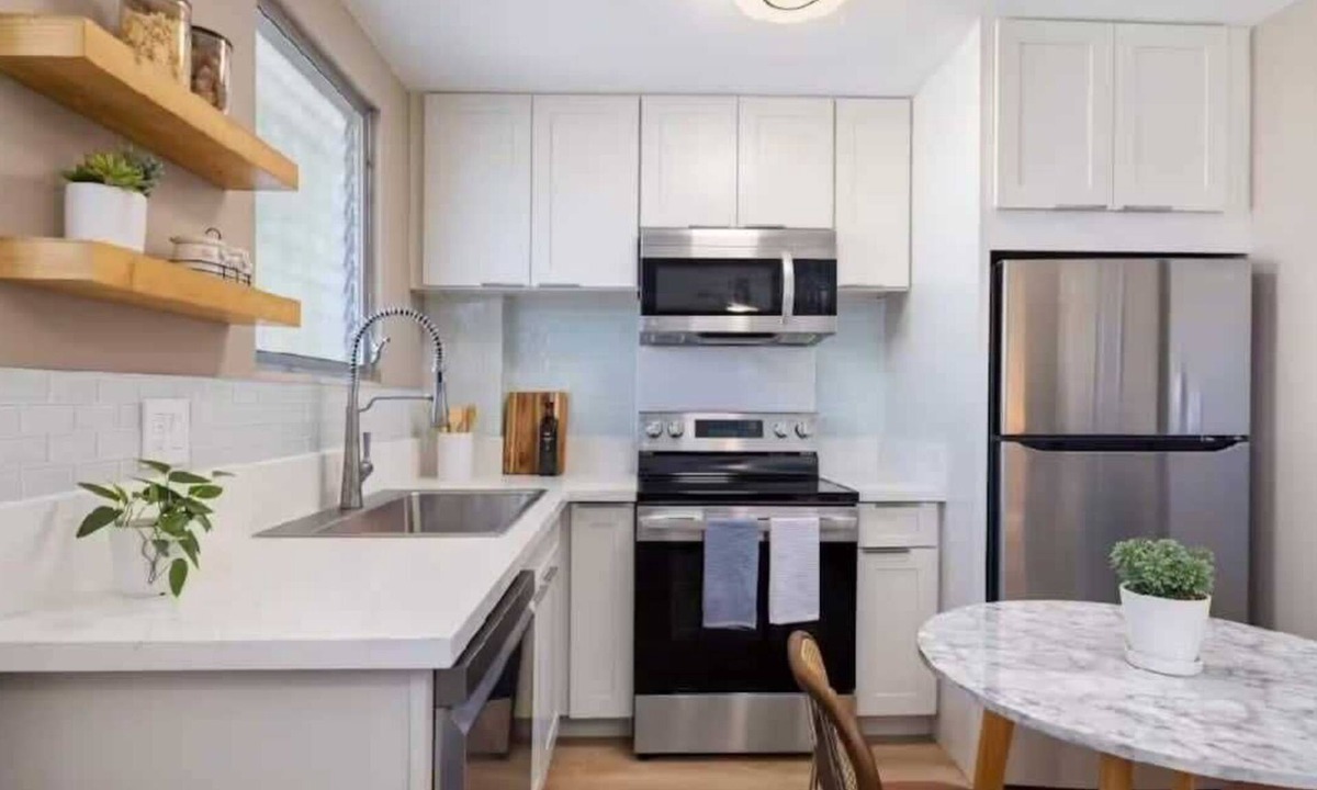 McCully - Moiliili Apartment | Amazing Contemporary Honolulu Loft w/AC & Laundry
