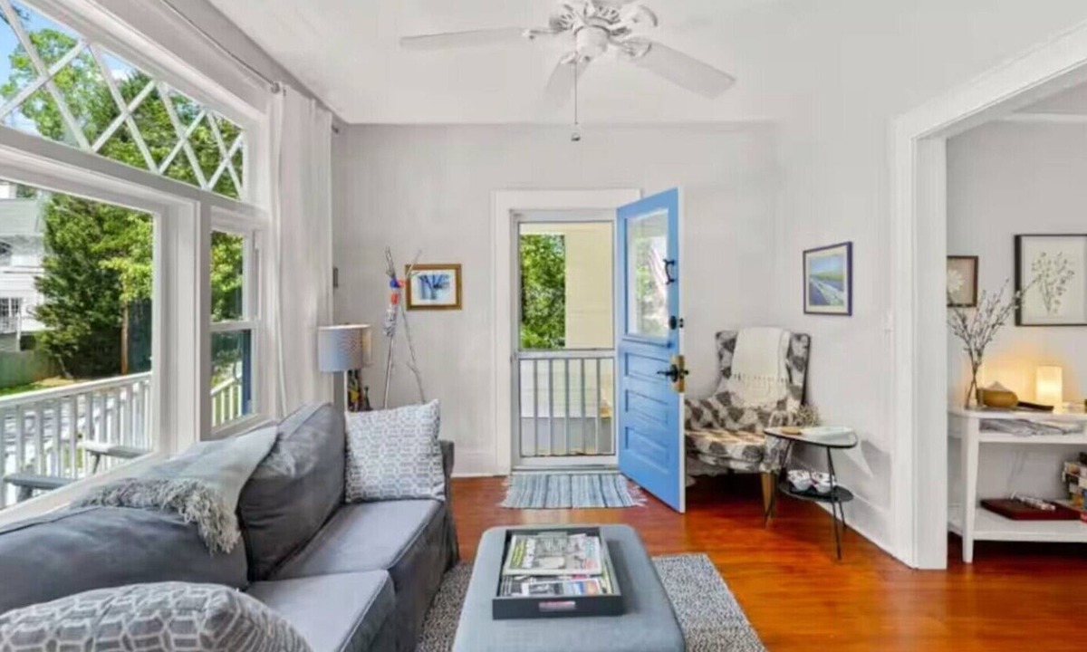 Hendersonville House | Apple Tree Cottage Downtown Hendersonville