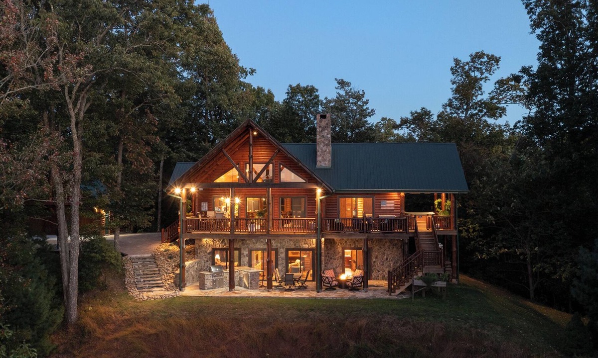 Ferguson Cabin | At Trail's End: Family Friendly Mtn Top Cabin, Porch and Patio area, Covered Hot