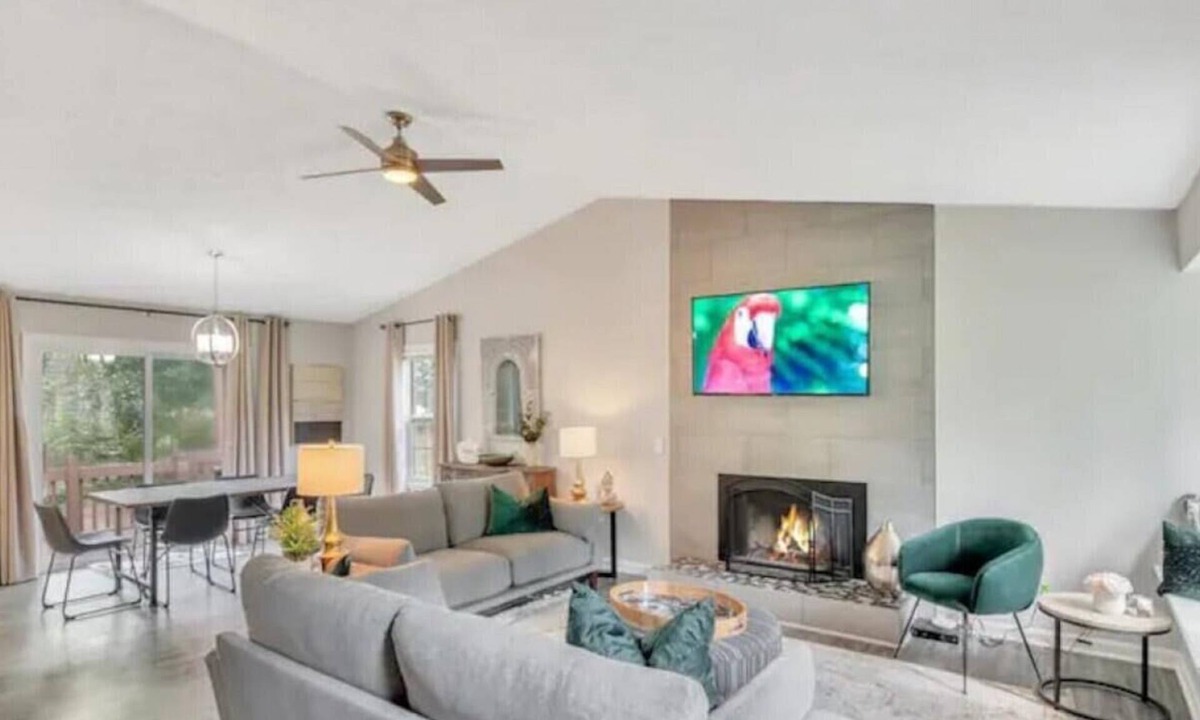 Woodstock House | ATH - Sleeps 6 - 3 Beds - Pet friendly - Hidden