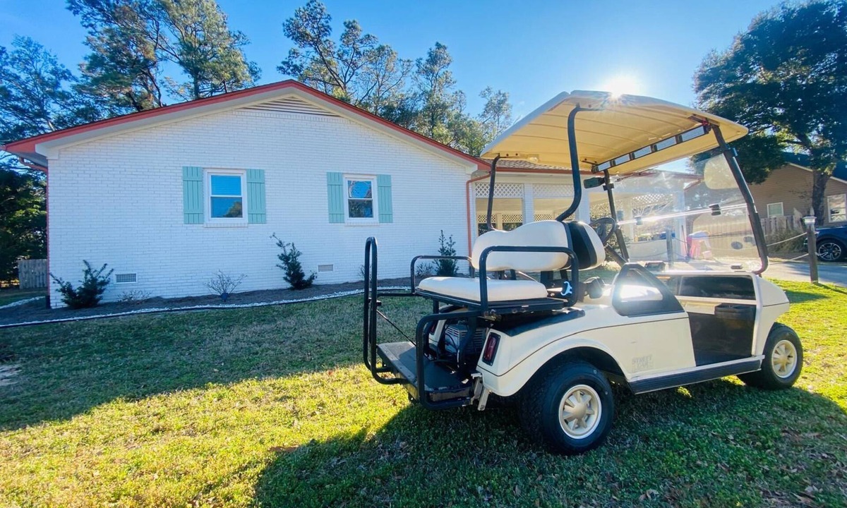 Tranquil Harbour Cottage | August at the beach! Clean Ranch, 4 blks to beach, GOLF CART with parking permit