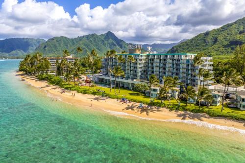 Punaluu House | Beachfront Penthouse w/3 Lanais on O’ahu!