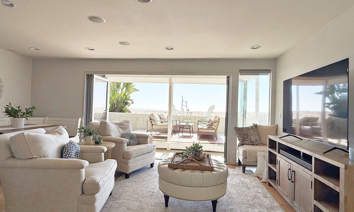 Playa Del Rey House | Beachfront Property — 3BR Directly on the Sand in Playa del Rey