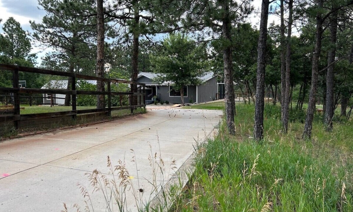 Peregrine House | Beautiful 3.5 Acre Private Mountain House Just South of Air Force Academy