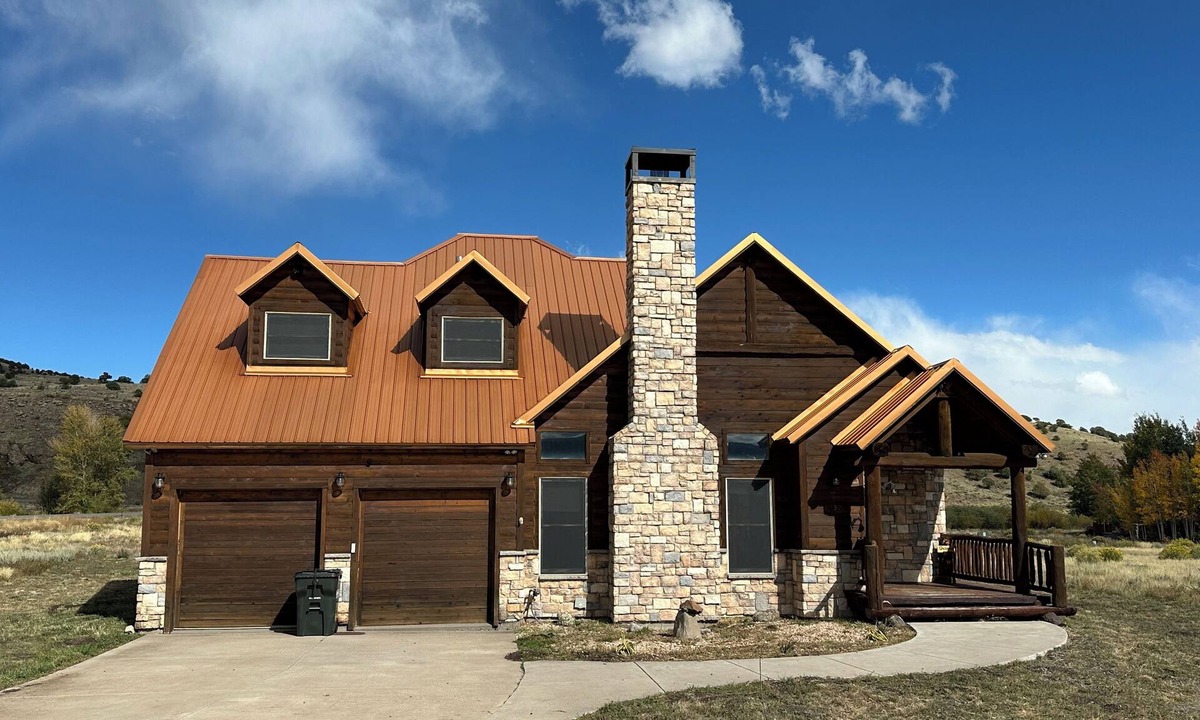South Fork House | Beautiful 3bed 4bath cabin with Hot Tub. Close to Ski, Golf, Fish, Hike, 4x4
