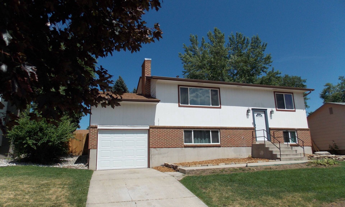 Northeast Colorado Springs House | Bella Montagne Safe and Centrally located Charming Home Close to AF Great Area.