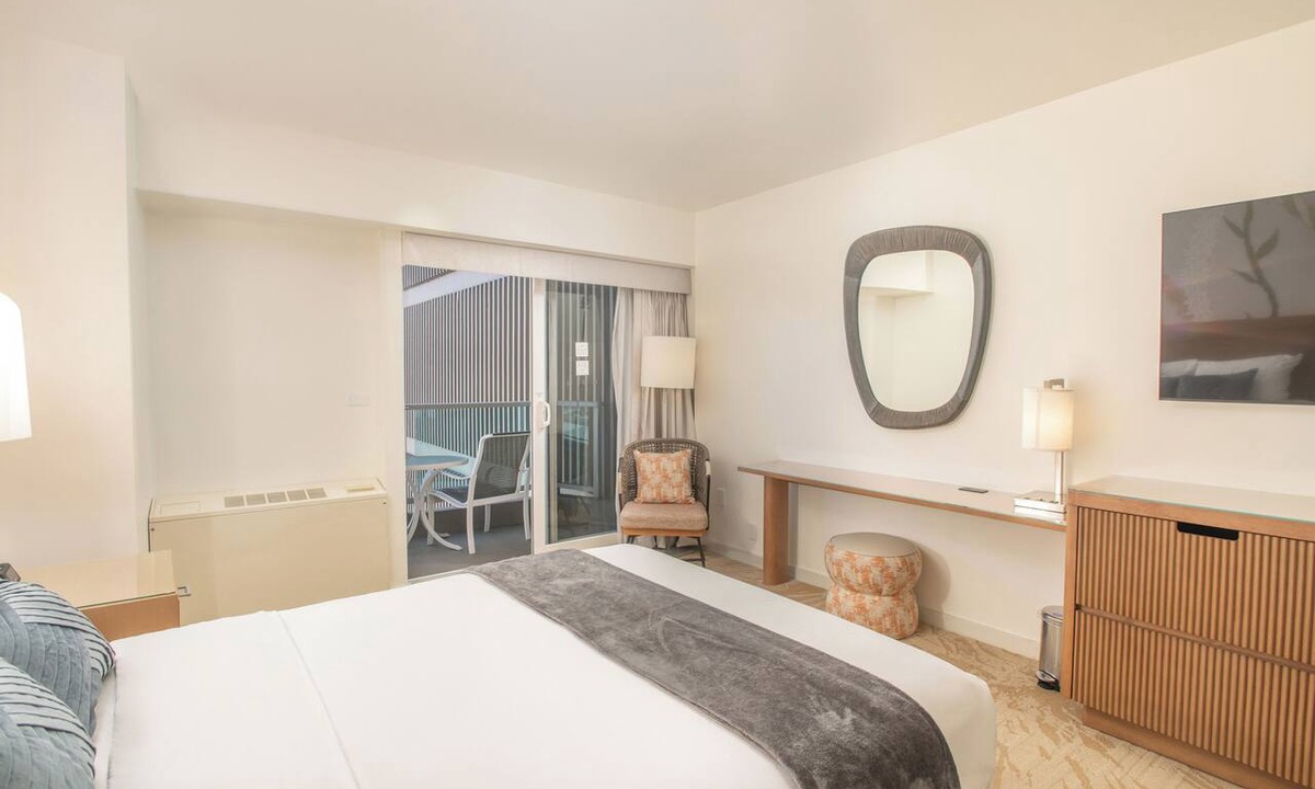 Ala Moana Condo | BEST RATE! ADA Studio Ala Moana Condominium (AH01)