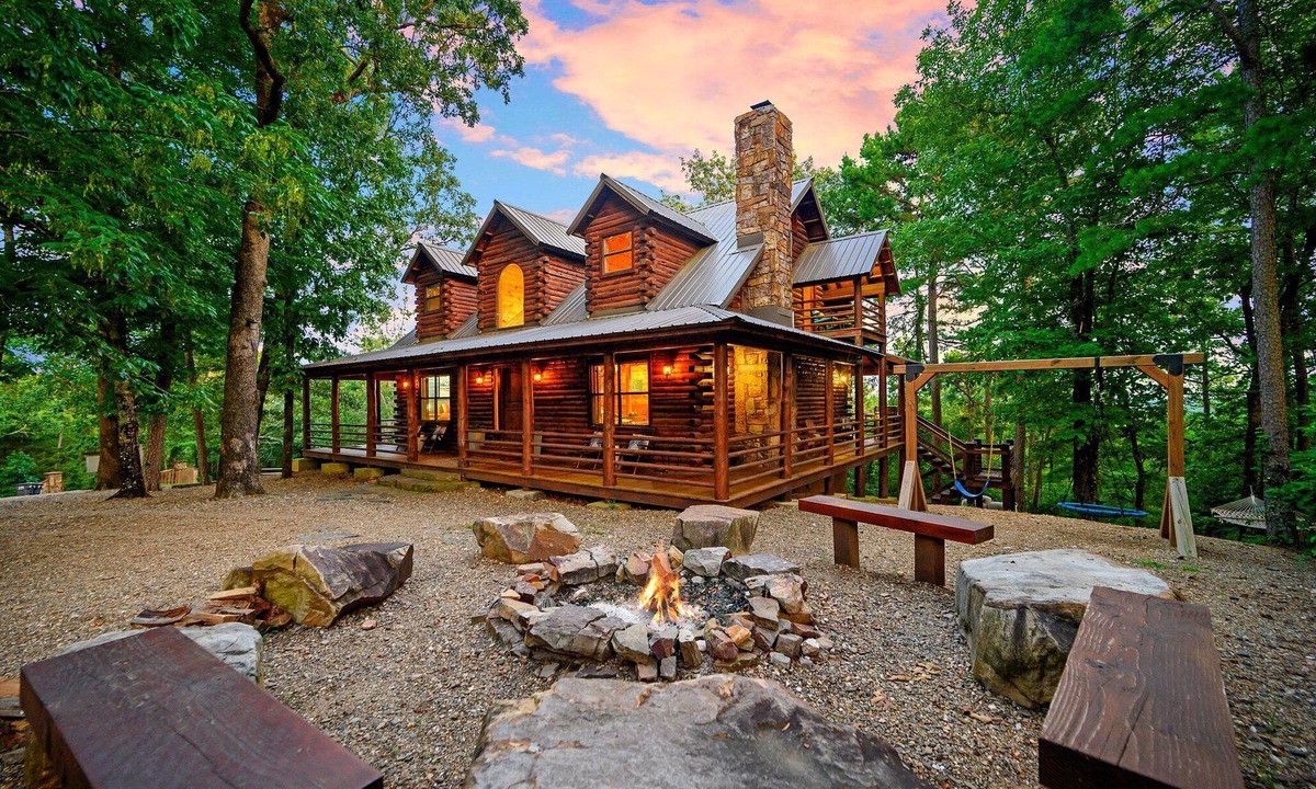 Broken Bow House | Big Sky Mountain Lodge-Spectacular Views-Hot TubGameRoomPlay-SetHike To River