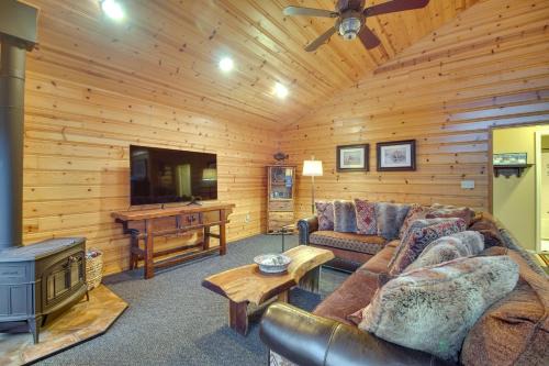 Afton House | Boat Dock & Deck: Waterfront Cabin on Grand Lake