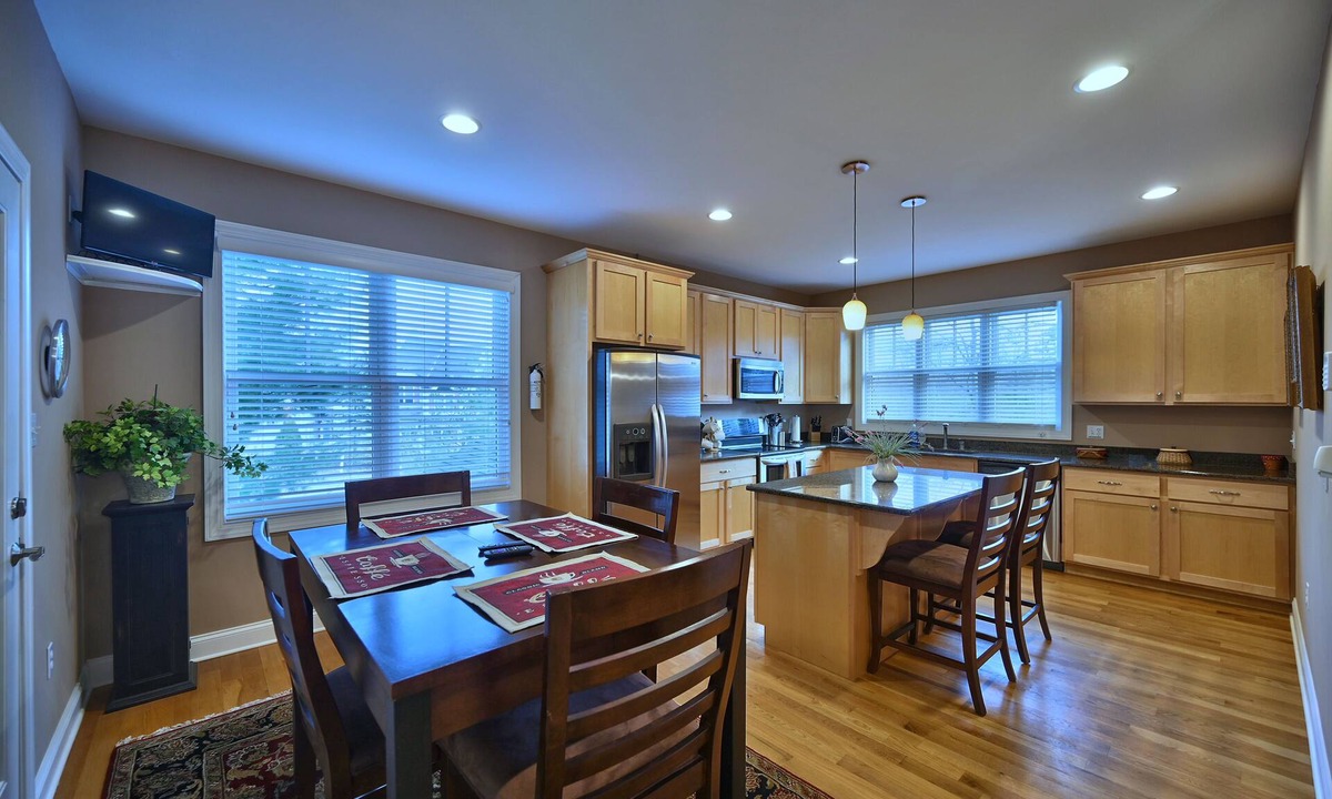 Lake Harmony House | Boulder Bliss - 4bd 3ba minutes from 2 state parks and 2 lakes in the Poconos