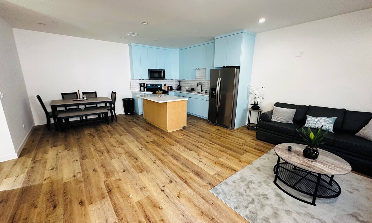 Los Angeles House | Brand new 6 bedroom 4 bath 9 beds 4 parkg 16+ppl central air, all new