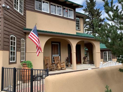Taos Ski Valley House | Brown Bear Lodge -
