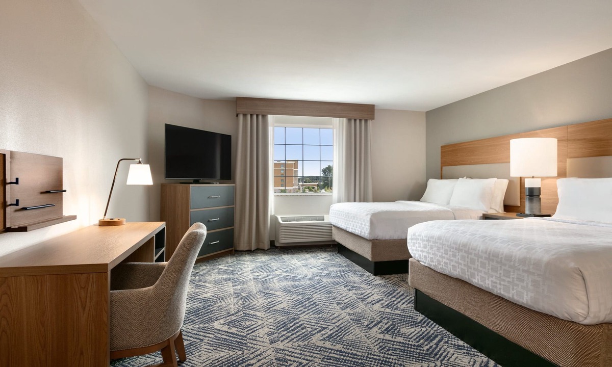 Harrisburg Hotel | Candlewood Suites Harrisburg I-81 - Hershey Area by IHG
