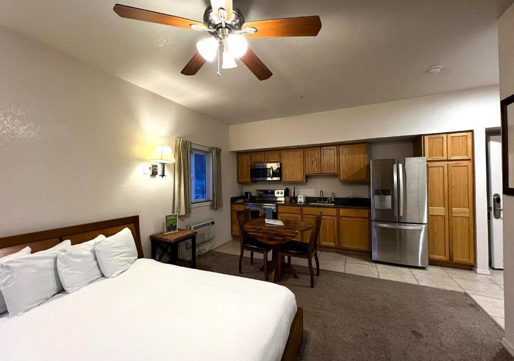 Tusayan Apartment | Canyon Plaza Premier Studios and Apts-South Rim