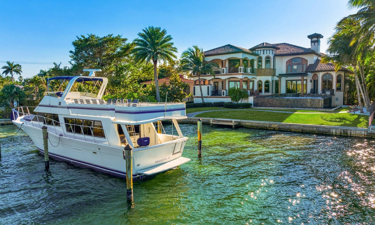 Saint Armands Key House | Castle on the Bay Estate-St. Armands-Lido Beach-6 BD-Pool-Spa, Boat-Jet Ski Dock
