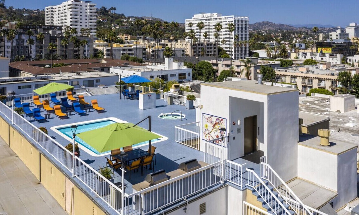 Hollywood Villa | Charming Studio Steps from Hollywood Walk of Fame and Runyon Canyon