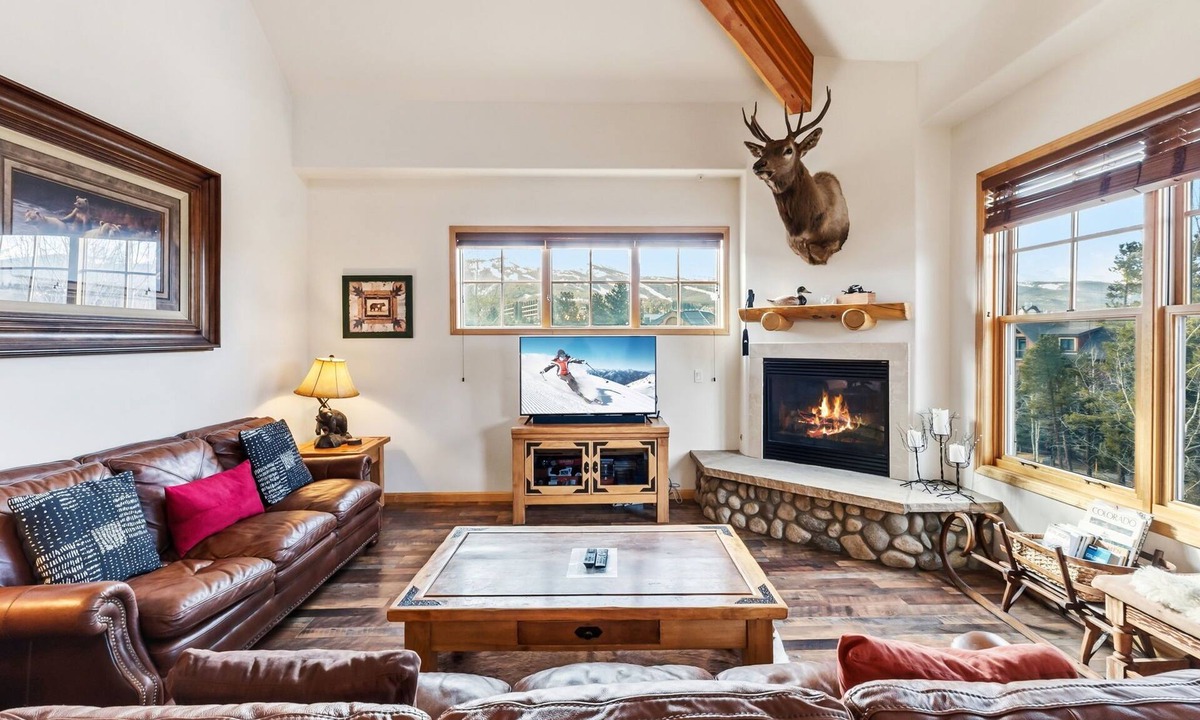 Warrior's Mark Condo | Close to downtown Breckenridge, vaulted ceilings, walk to mountain, hot tubs!