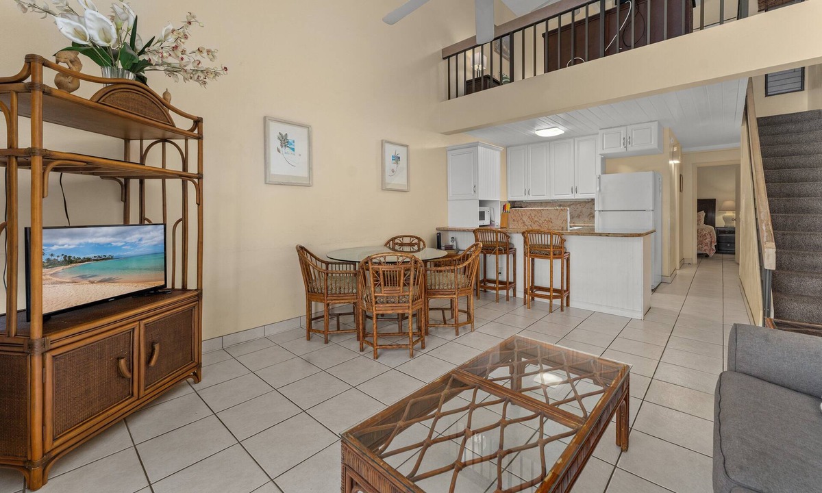 Kihei Condo | Comfortable, Top Floor Condo within Walking Distance to Beach, Shops, and Restau
