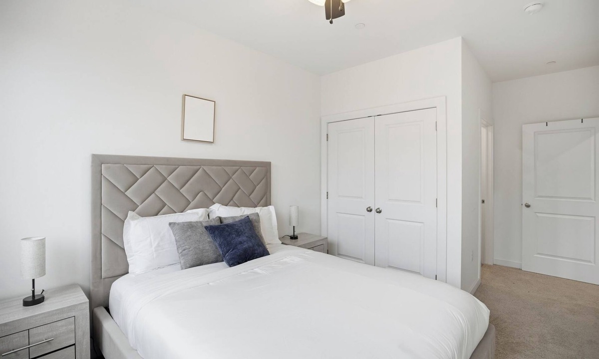 Fairmount Apartment | Comfortable updated 1BR in Fairmount Square