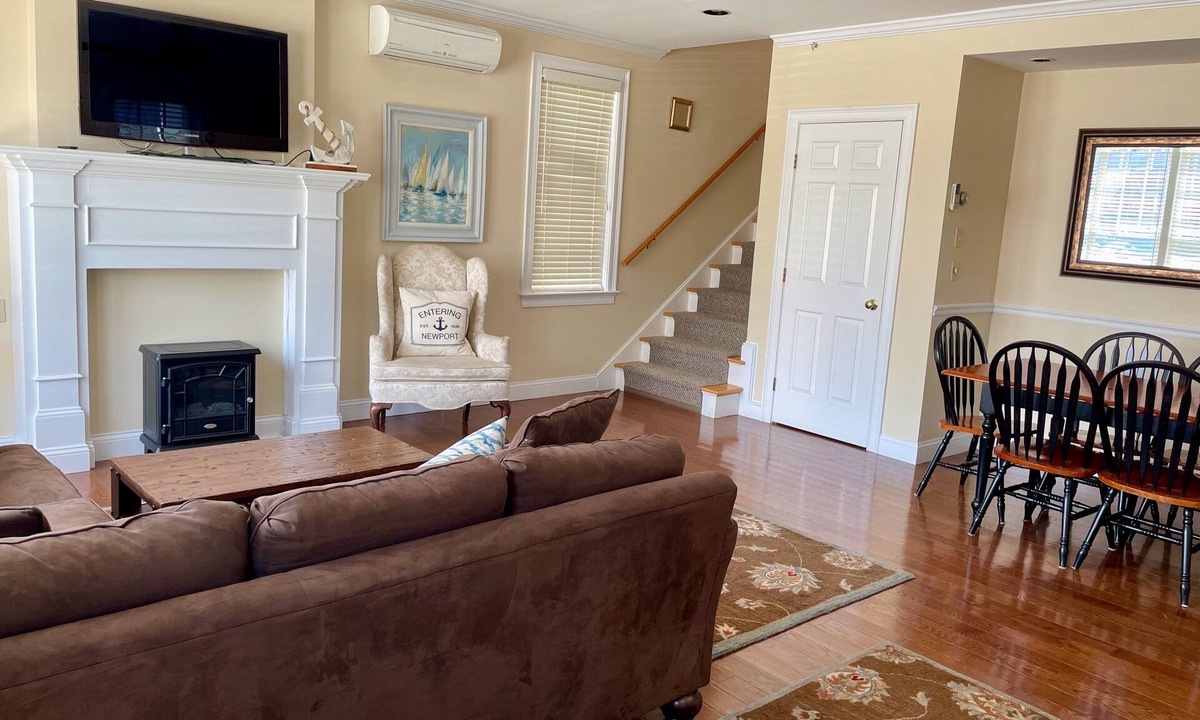 Yachting Village House | Cottage in Heart of Downtown Newport