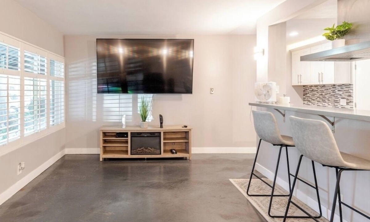 Alamitos Beach Condo | Cozy 1-bedroom condo in enjoyable Long Beach with WiFi