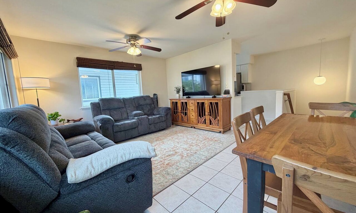 McCully - Moiliili Apartment | Cozy and Modern Honolulu Hale