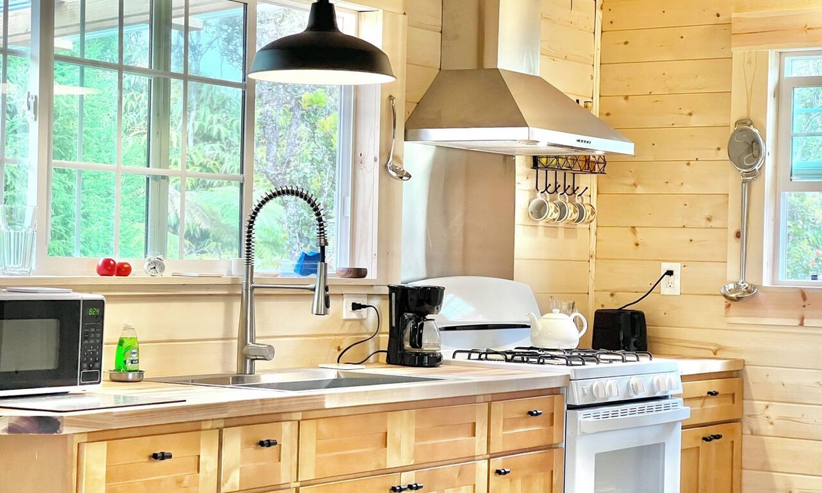 Royal Hawaiian Estates Cabin | Cozy cabin for two in volcano.
