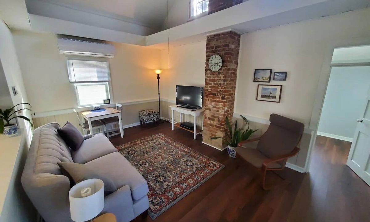 Carlisle Cottage | Cozy Farmhouse Cottage