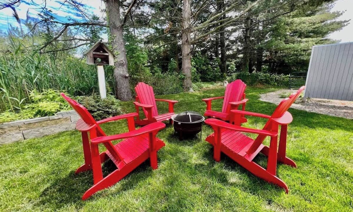 Harbert House | Cozy Luxury Bungalow with Hot Tub & EV Charger