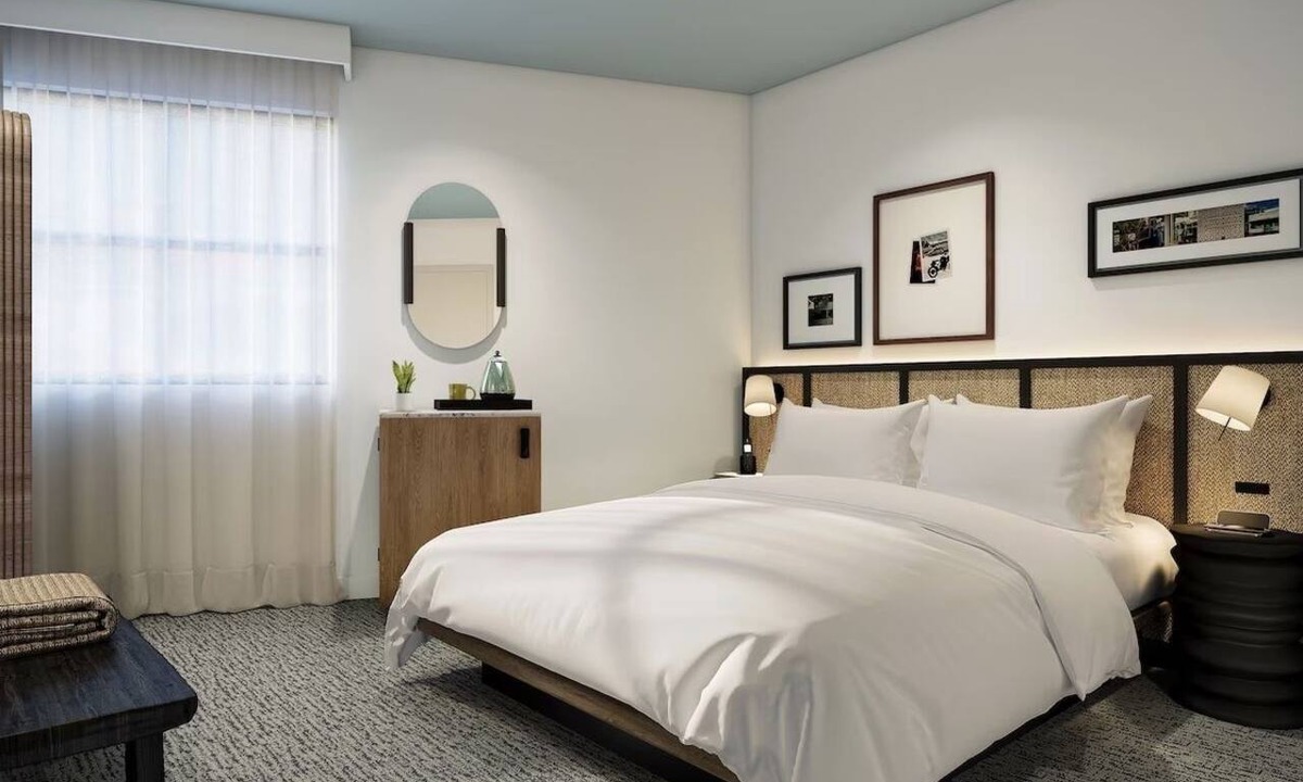 Waikiki Hotel | Cozy Room Steps Away from Waikiki Beach | Pool