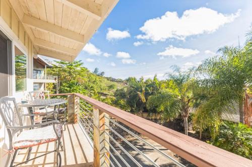 Kalaoa House | Cozy Sunset Views with Lanai - Close to Beach home