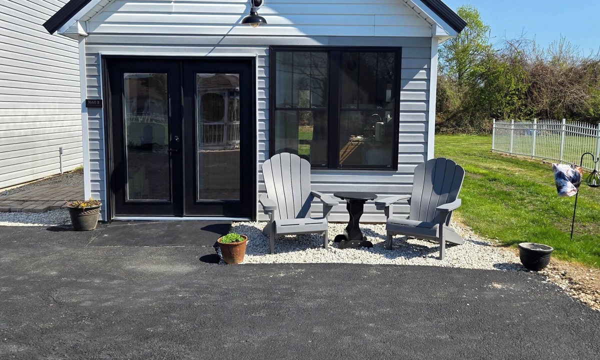 Little Creek Cottage | Cozy Tiny Home Near DE Turf & Bay Heron’s Nest Suite B 1BR w/AC, Dover
